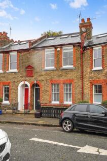 5 bedroom House for rent with Garden, located in