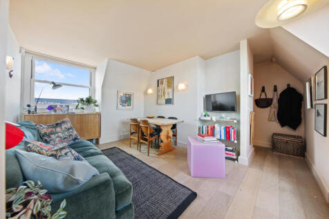 Stylish One Bedroom, Top Floor Flat for Sale
