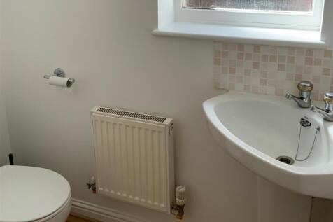 7 downstairs WC.jpeg