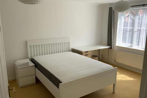 9 Bed 4 a downstairs.jpeg