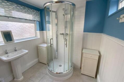 g Rup Bathroom down.jpg