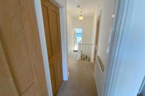 l Rup Upstairs landing to back room.jpg