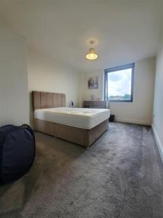 58 Grosvenor House Bedroom 1 Photo 1.jpeg