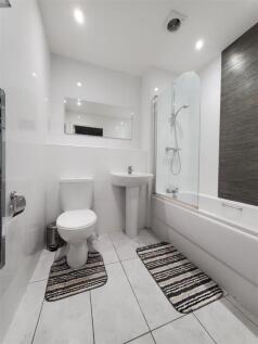 58 Grosvenor House Bathroom Photo 2.jpeg