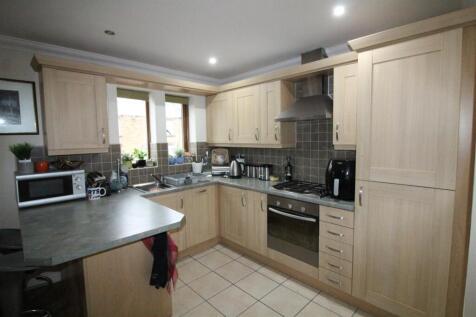 LOUNGE & KITCHEN AREA