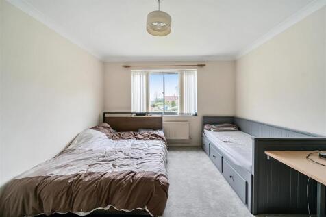 Bedroom 1.jpg