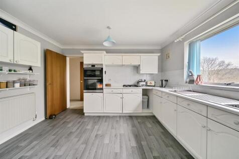 Kitchen 2.jpg