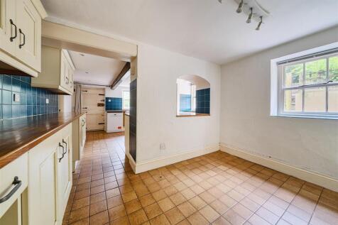 Kitchen 2.jpg