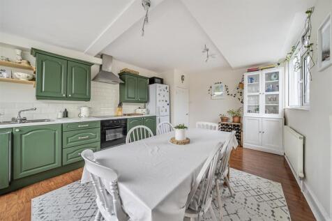 Kitchen 2.jpg