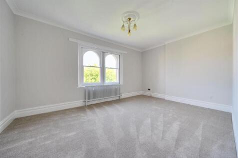 Bedroom 1.jpg