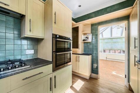 Kitchen 2 .jpg