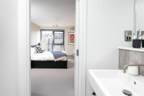 Apartment 15 New Retort House-Bedroom 1 &#43; ensuite.