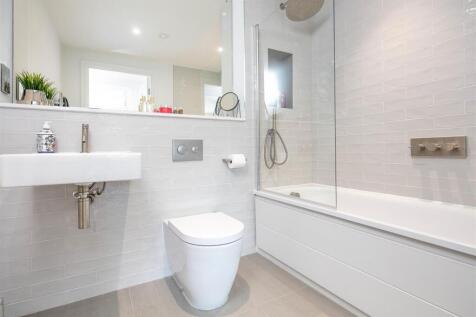 Apartment 15 New Retort House-Bathroom.jpg