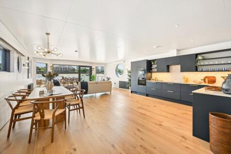 Dining Area/Kitchen