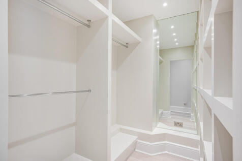 Walk-In-Wardrobe