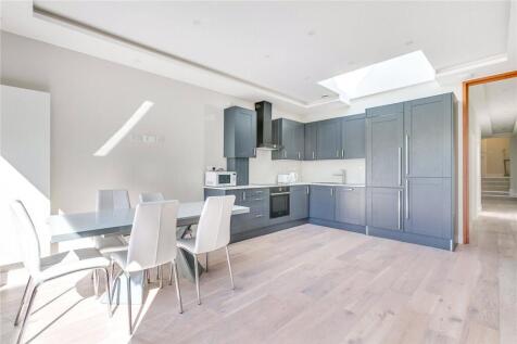 Kitchen / Reception