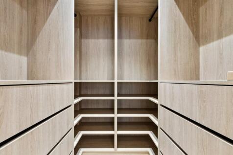 Walk-In Wardrobe