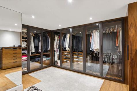 Walk-In Wardrobe