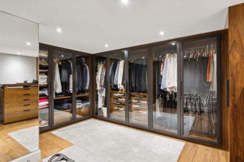 Walk-In Wardrobe