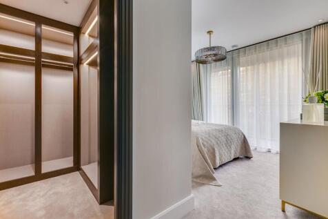 Walk-In Wardrobe