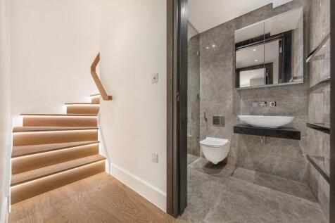 Bathroom / Stairs