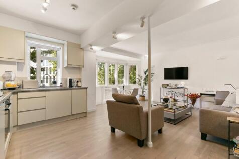 Kitchen / Reception