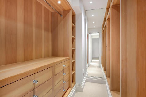 Walk-In Wardrobe