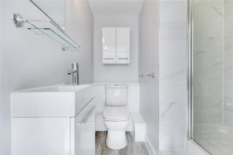 Studio Shower Room