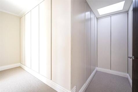 Walk-In Wardrobe