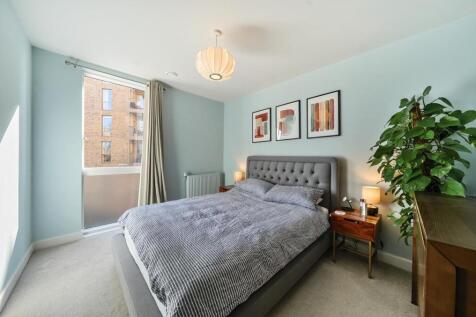 Bedroom 1a.jpg