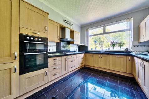 Kitchen2.jpg
