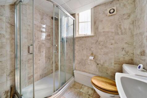 GF shower room.jpg