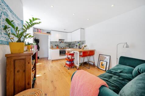Lounge / Kitchen