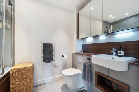 bathroom2.jpg