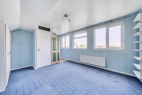 Bedroom 1 (loft).jpg