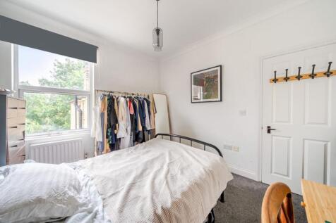 Bedroom 1a.jpg