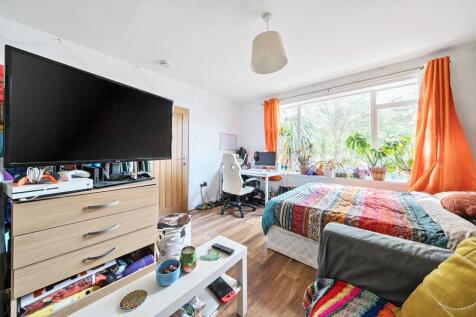 Front Reception / Bedroom