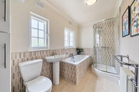 Family Bathroom.jpg