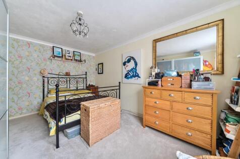 Bedroom 1.jpg