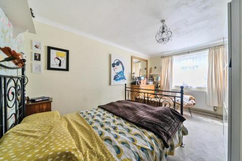 Bedroom 1a.jpg