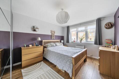 Bedroom 1.jpg