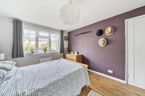 Bedroom 1a.jpg