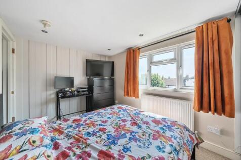 Bedroom 1.jpg