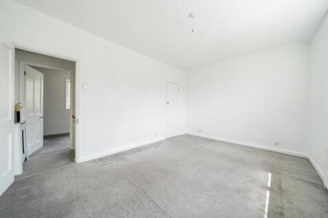 Bedroom 1b.jpg