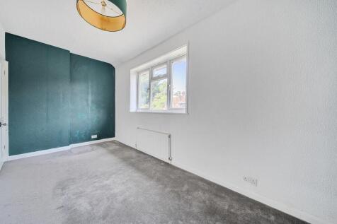 Bedroom 2a.jpg