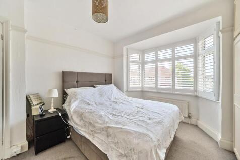 Bedroom 1a.jpg