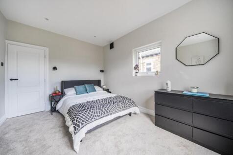 Bedroom 2a.jpg