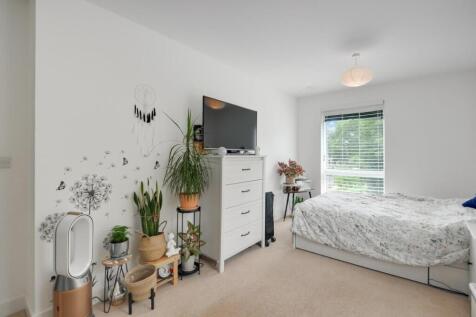 Bedroom 1_Pic_ (1).jpg