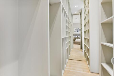 Walk-In Wardrobe