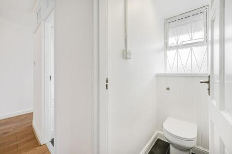 Toilet / Hall